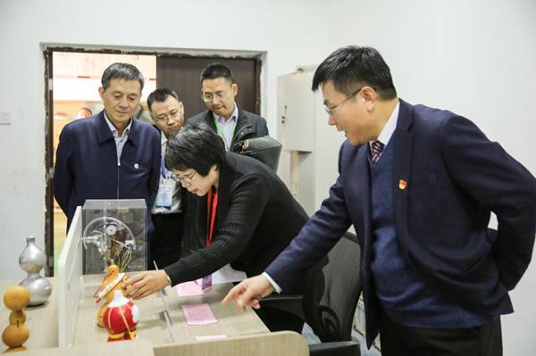 www.zut.edu.cn/__local/F/1E/0C/ADAD2F122B26F76EF304519E4B4_3A6BD27C_11502.jpg